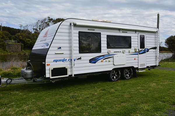 2018 New Age Manta Ray 19FT