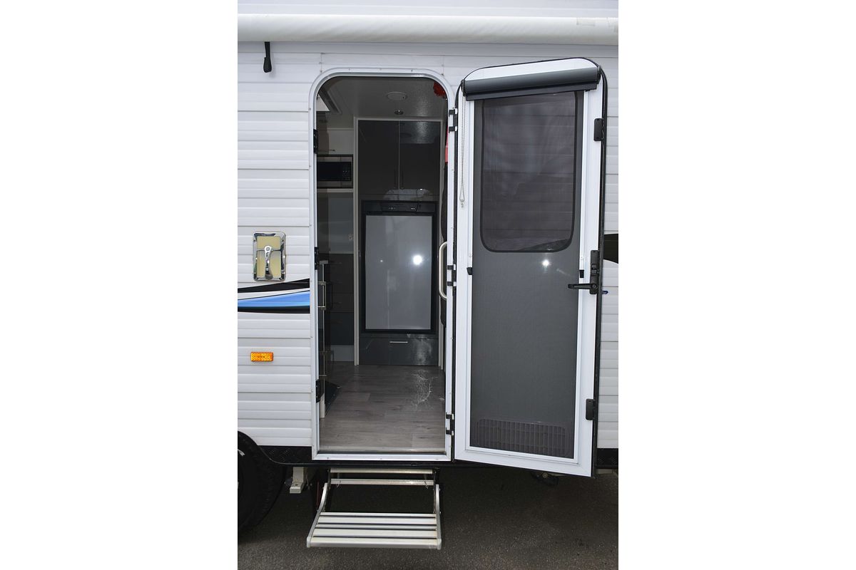 2018 New Age Manta Ray 19FT