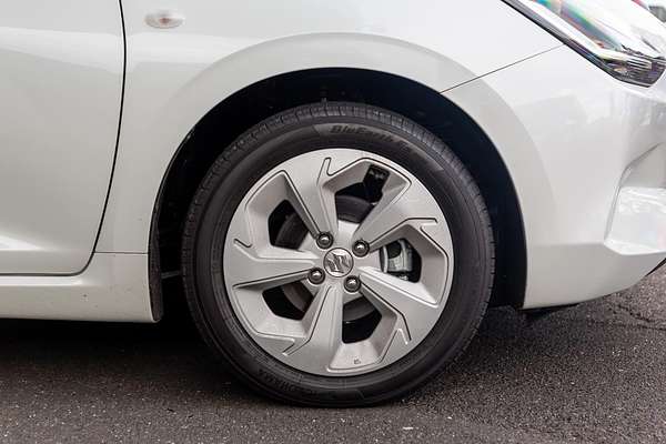 2025 Suzuki Swift Hybrid UZ