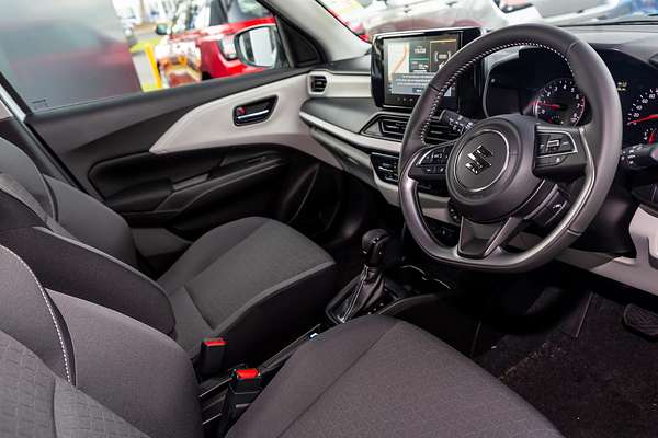 2025 Suzuki Swift Hybrid UZ