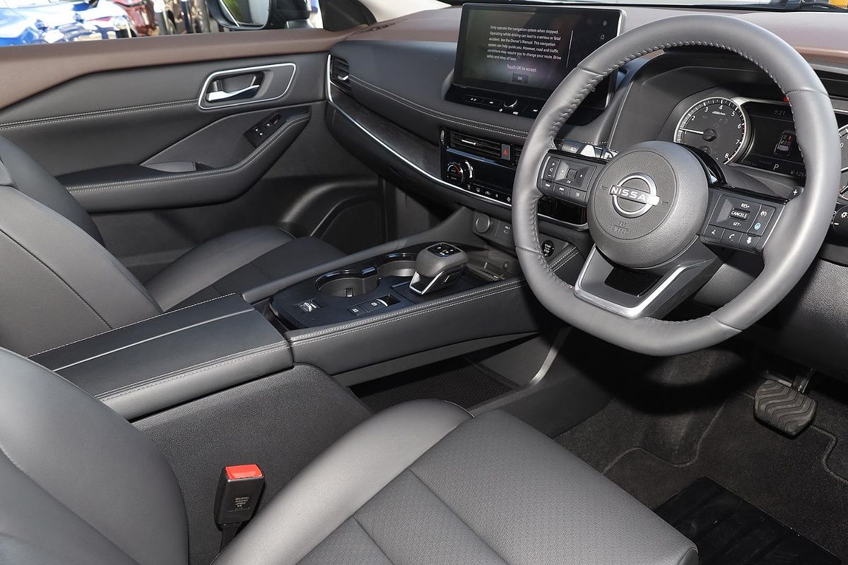 2025 Nissan X-TRAIL ST-L T33