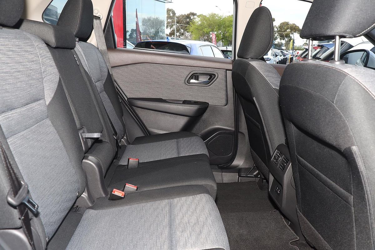 2025 Nissan X-TRAIL ST T33