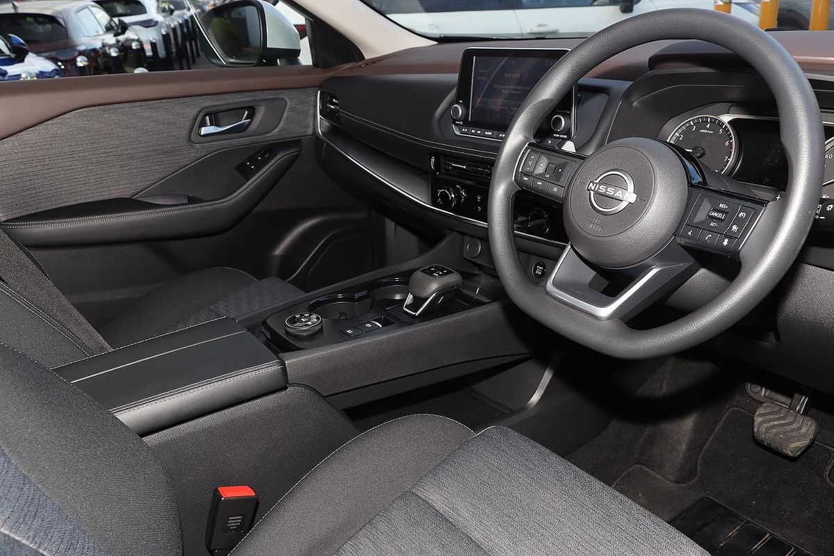 2025 Nissan X-TRAIL ST T33