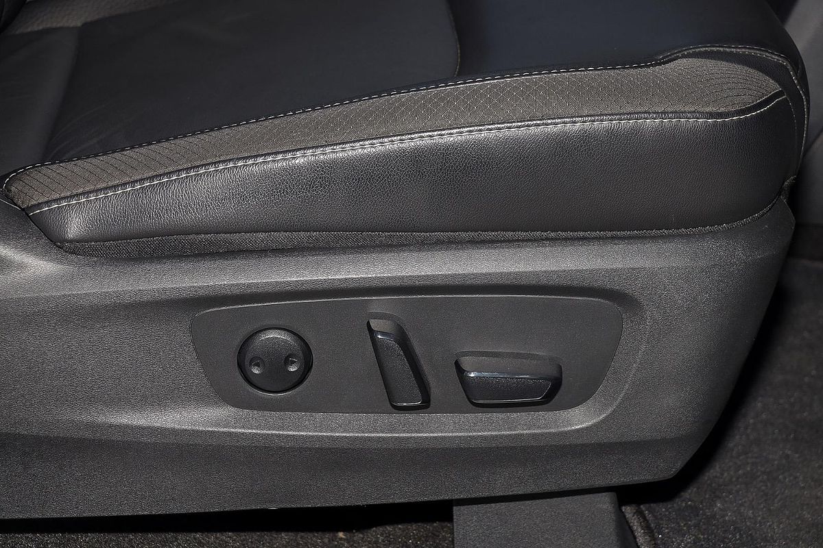 2024 Nissan Pathfinder Ti R53