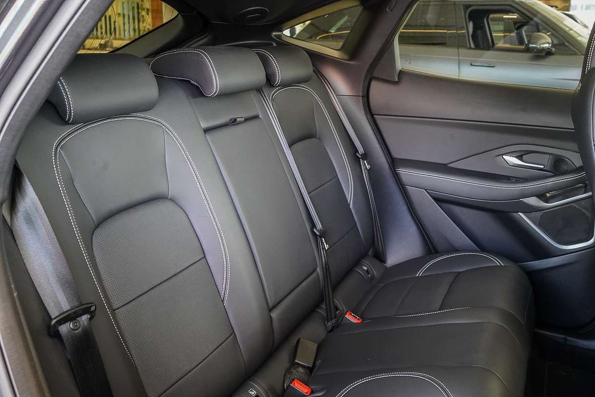 2024 Jaguar E-PACE P250 R-Dynamic SE X540