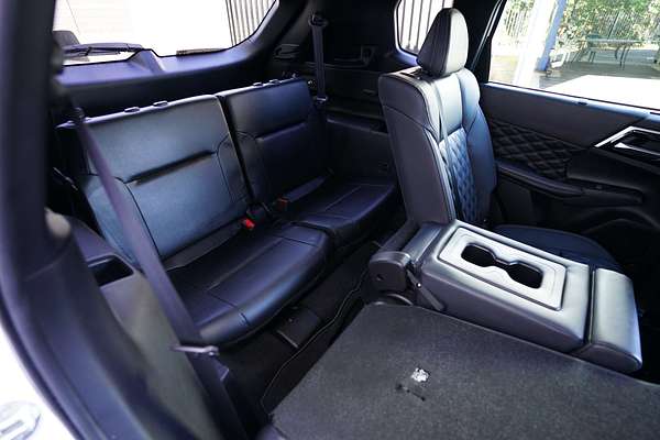 2022 Mitsubishi OUTLANDER OUTLANDER EXCEED 7 SEAT (AWD) ZM4E46