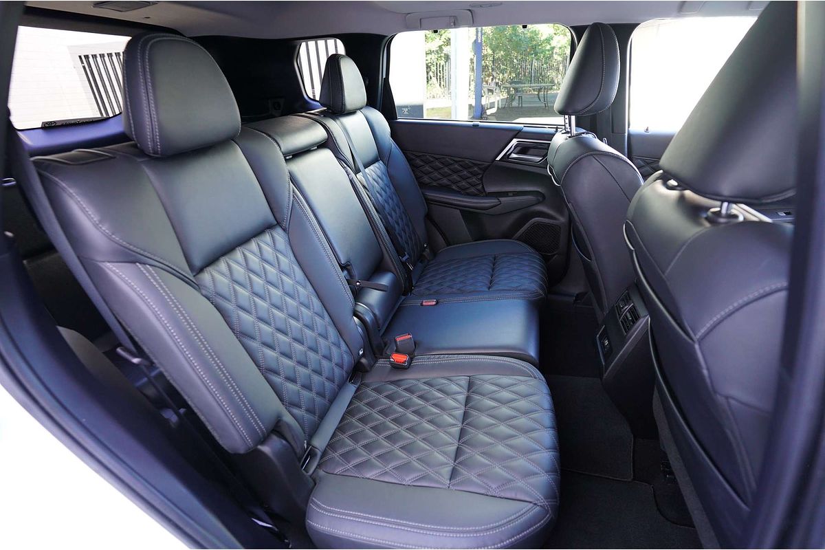 2022 Mitsubishi OUTLANDER OUTLANDER EXCEED 7 SEAT (AWD) ZM4E46