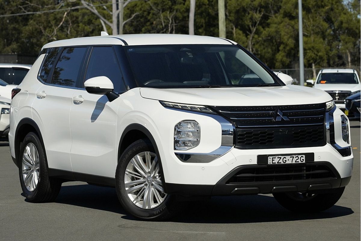 2022 Mitsubishi Outlander ES ZM