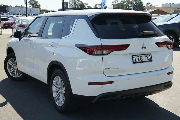 2022 Mitsubishi Outlander ES ZM