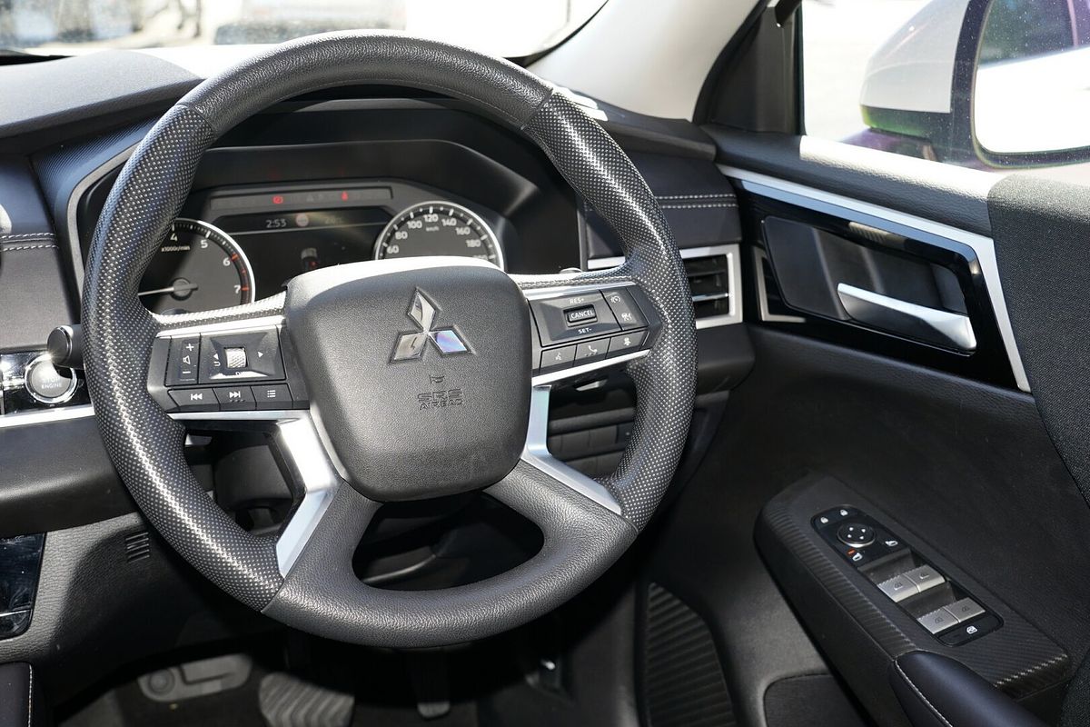 2022 Mitsubishi Outlander ES ZM