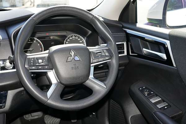 2022 Mitsubishi Outlander ES ZM