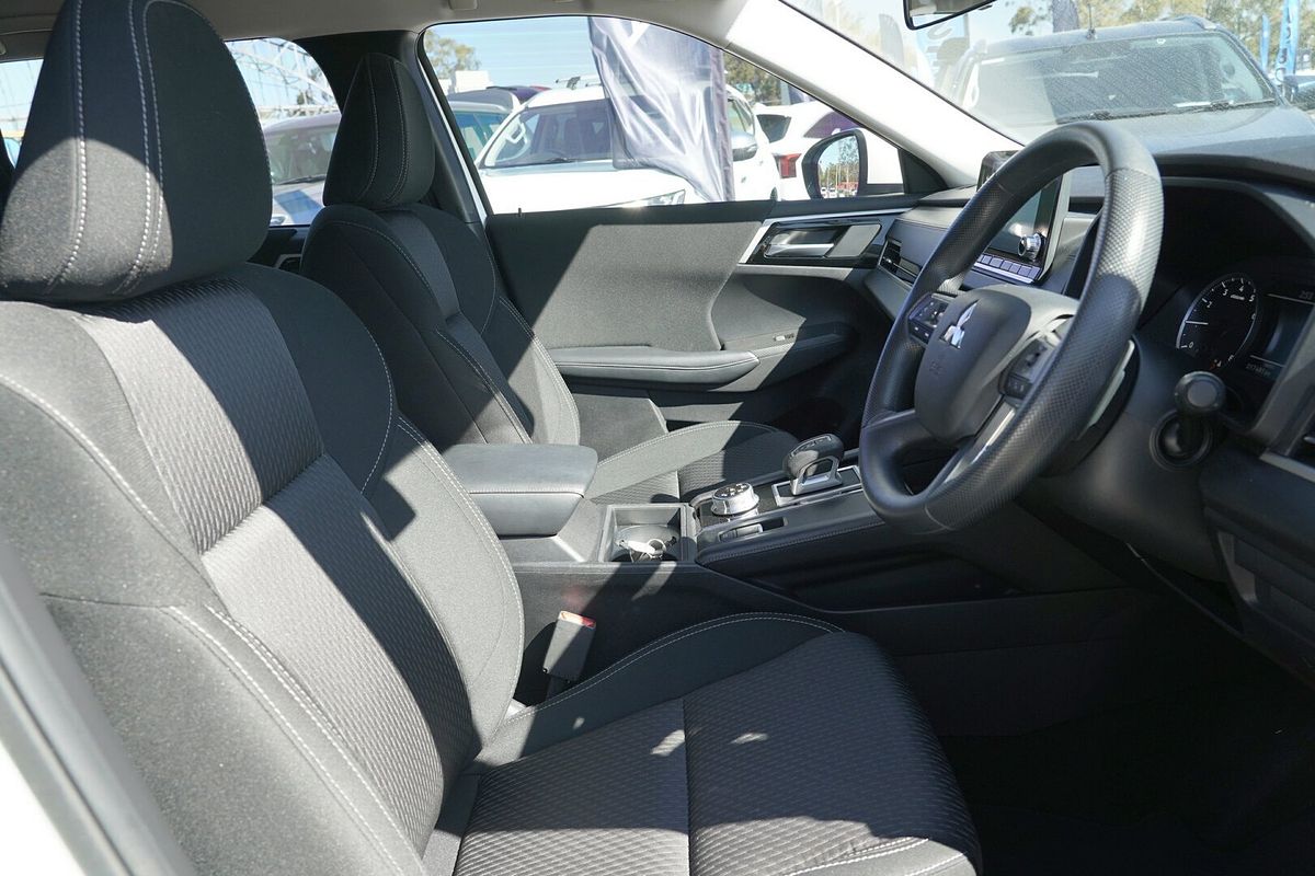 2022 Mitsubishi Outlander ES ZM