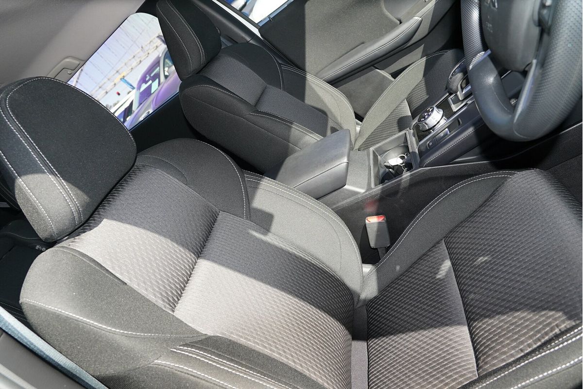 2022 Mitsubishi Outlander ES ZM