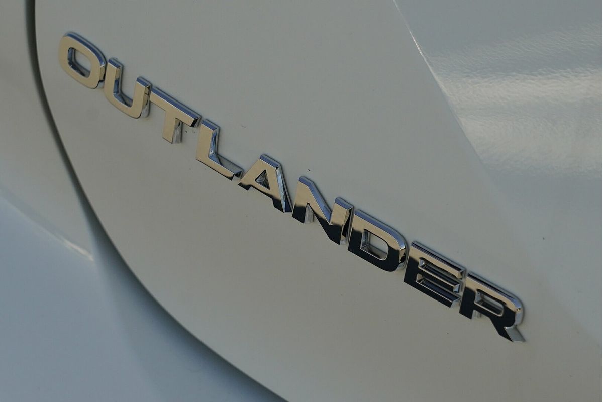 2022 Mitsubishi Outlander ES ZM