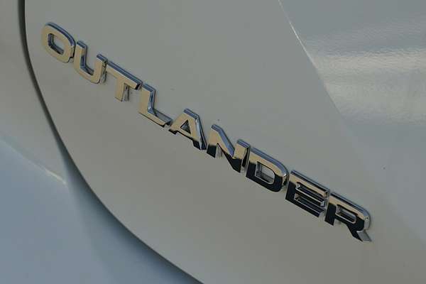 2022 Mitsubishi Outlander ES ZM