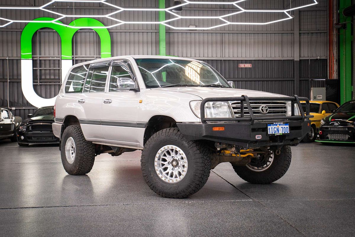 2003 Toyota Landcruiser GXL HZJ105R