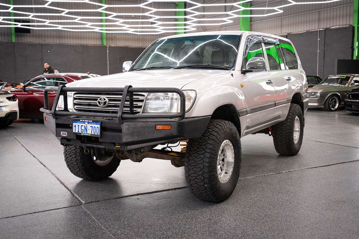 2003 Toyota Landcruiser GXL HZJ105R