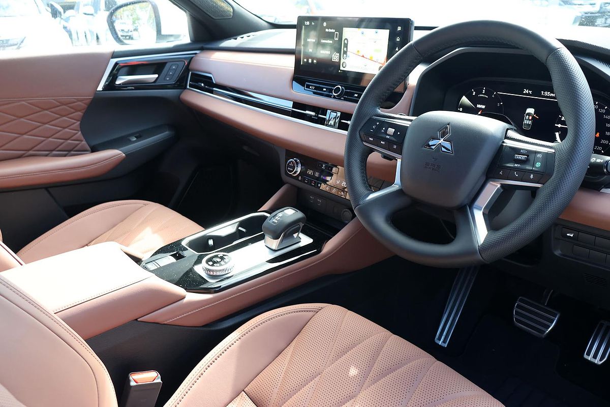 2025 Mitsubishi Outlander Exceed Tourer ZM