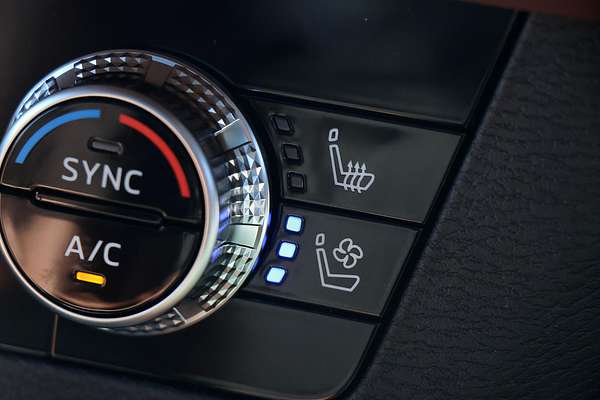 2025 Mitsubishi Outlander Exceed Tourer ZM