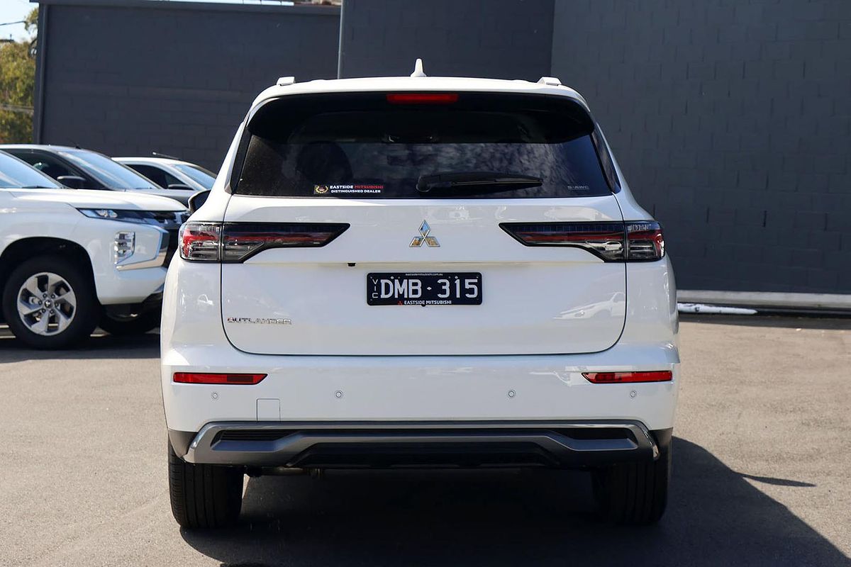 2025 Mitsubishi Outlander LS ZM