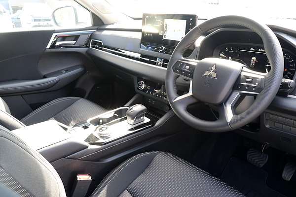 2025 Mitsubishi Outlander LS ZM
