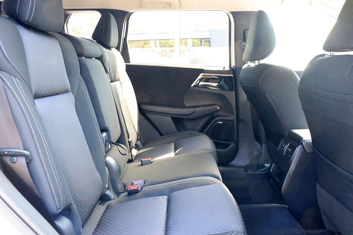 2025 Mitsubishi Outlander LS ZM