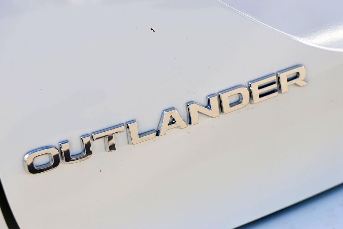 2025 Mitsubishi Outlander LS ZM