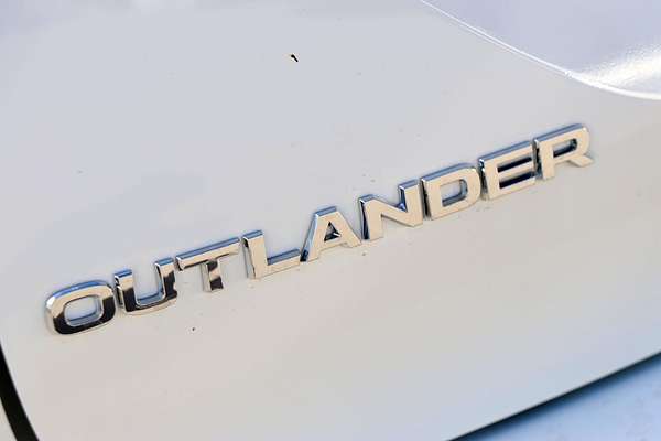 2025 Mitsubishi Outlander LS ZM