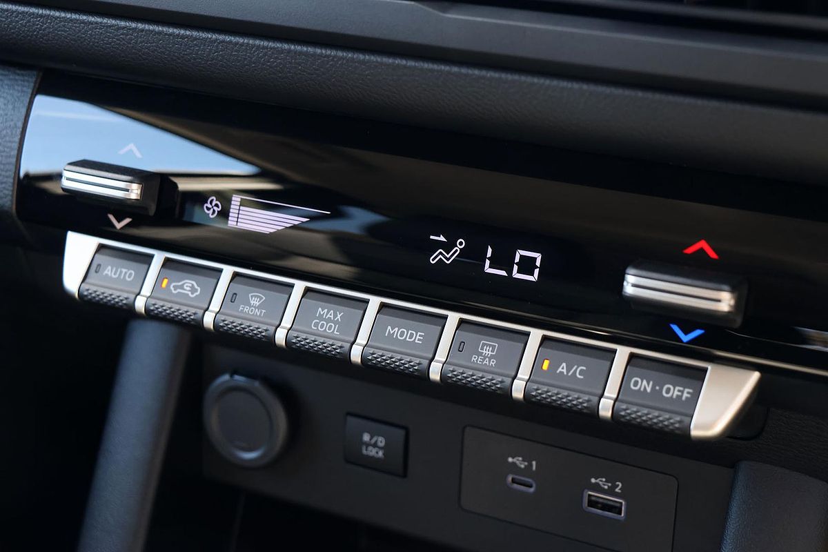 2025 Mitsubishi Triton GLX-R MV 4X4