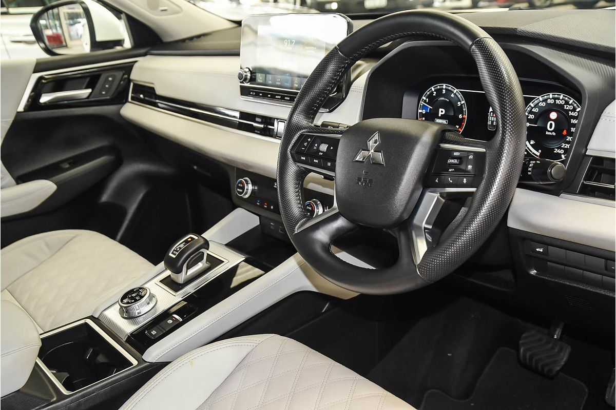2022 Mitsubishi Outlander Exceed ZM