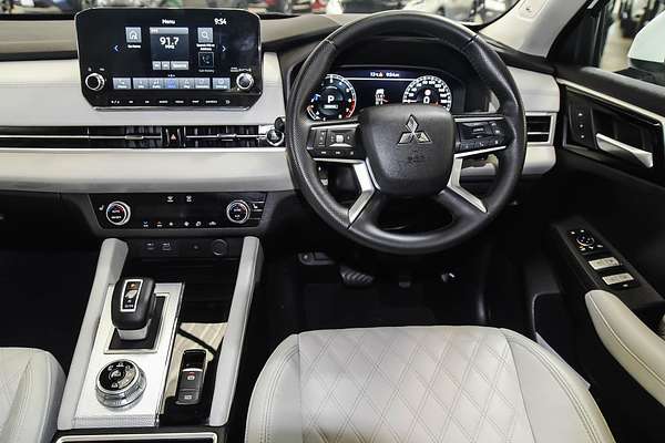 2022 Mitsubishi Outlander Exceed ZM