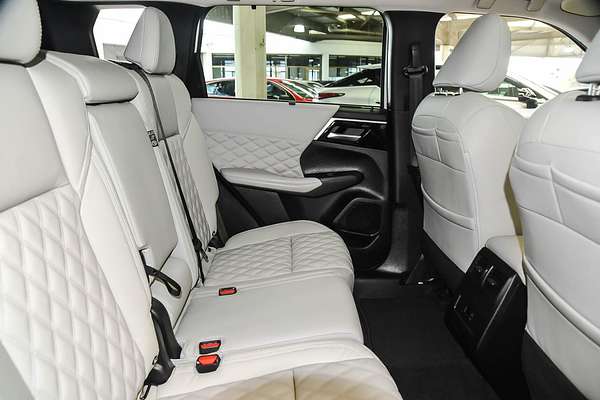 2022 Mitsubishi Outlander Exceed ZM
