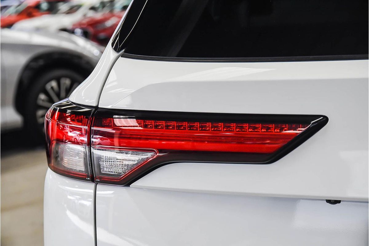 2022 Mitsubishi Outlander Exceed ZM
