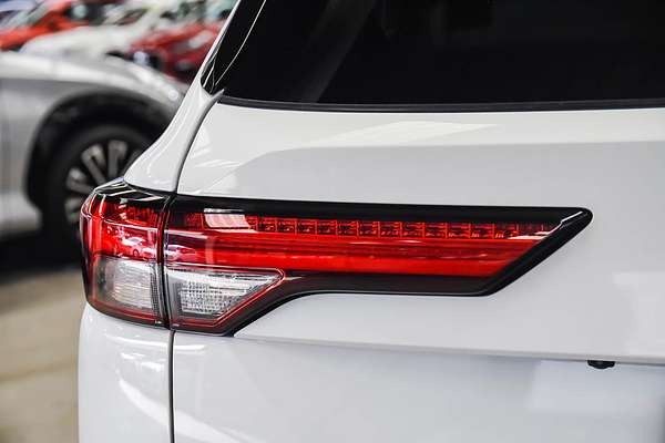 2022 Mitsubishi Outlander Exceed ZM