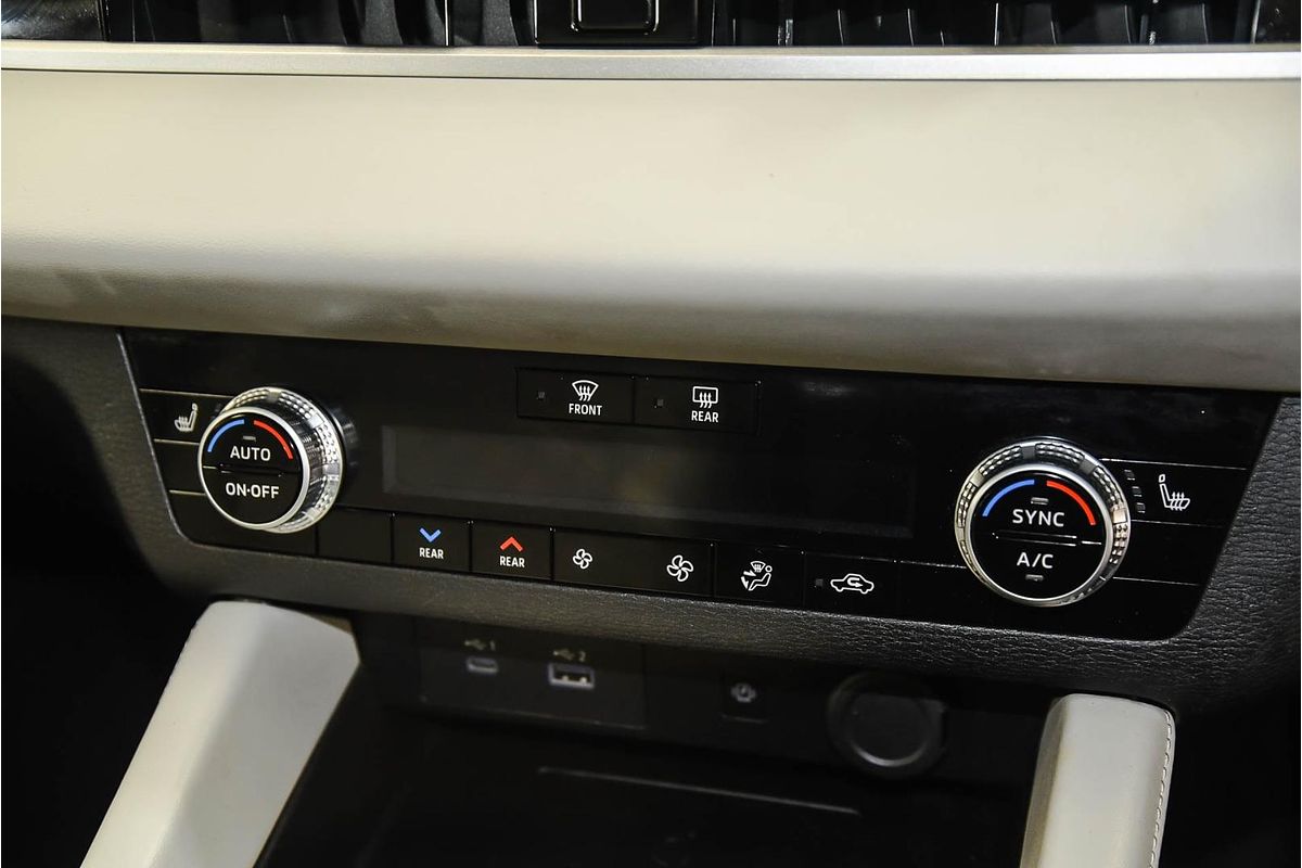 2022 Mitsubishi Outlander Exceed ZM