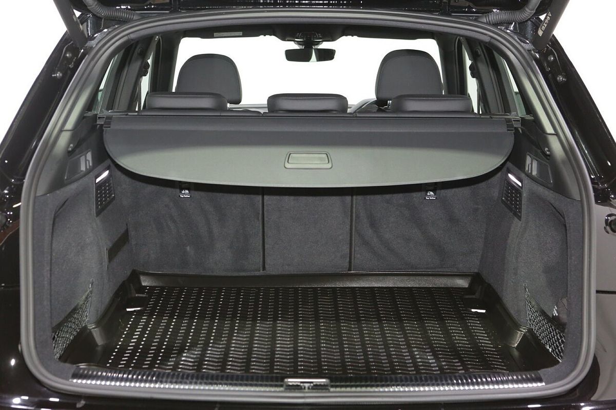2023 Audi Q5 45 TFSI Dynamic Black FY