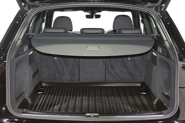 2023 Audi Q5 45 TFSI Dynamic Black FY