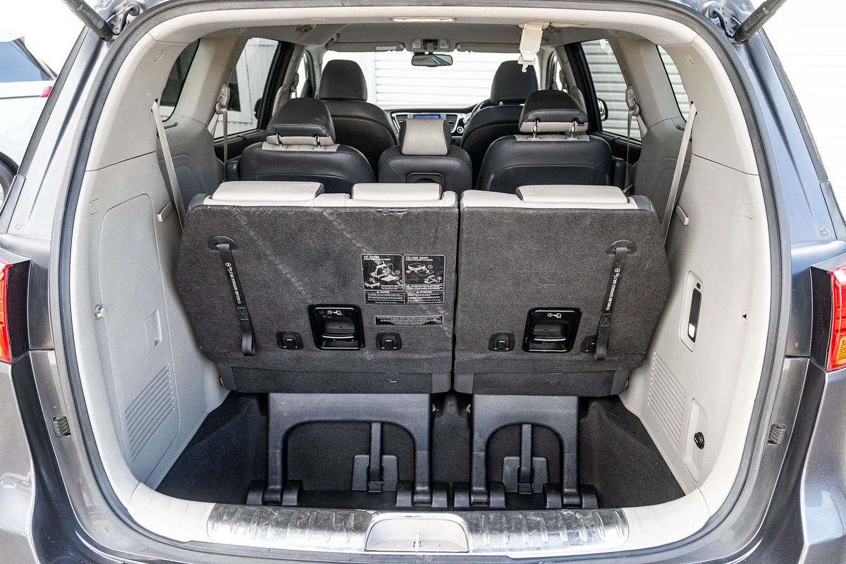 2017 Kia Carnival Platinum YP