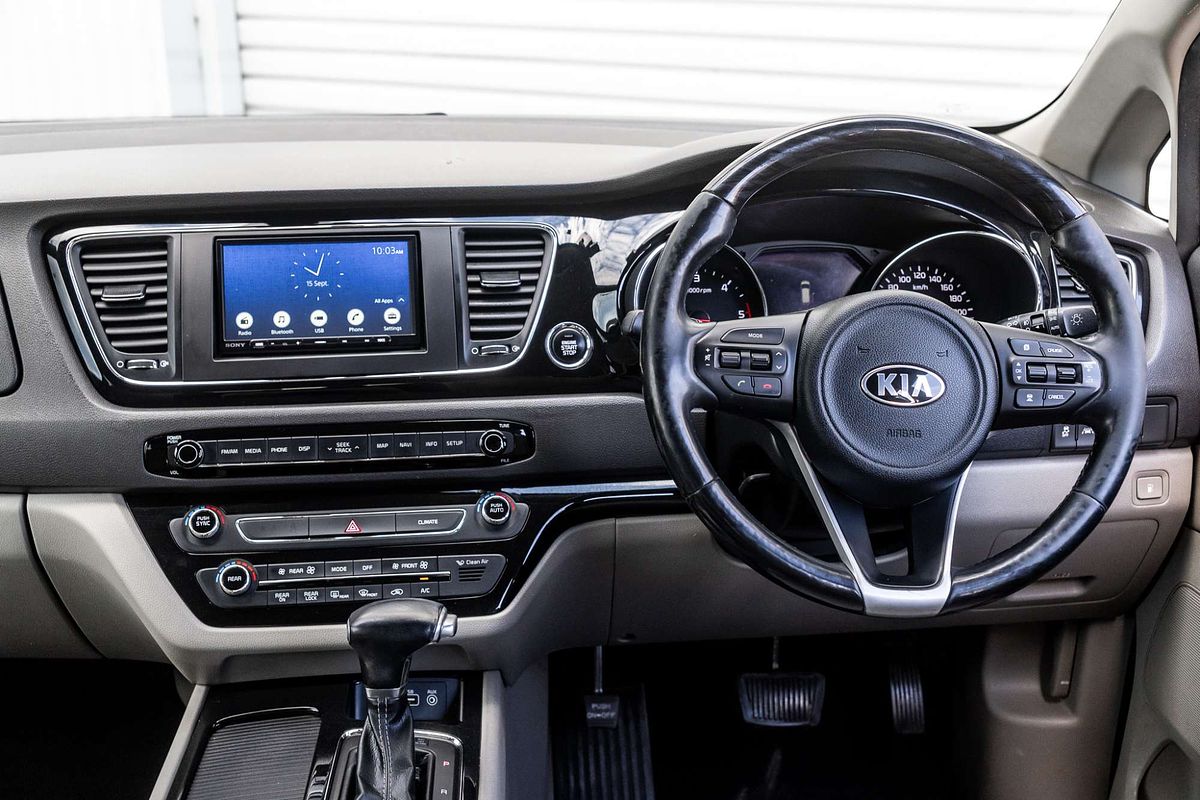 2017 Kia Carnival Platinum YP