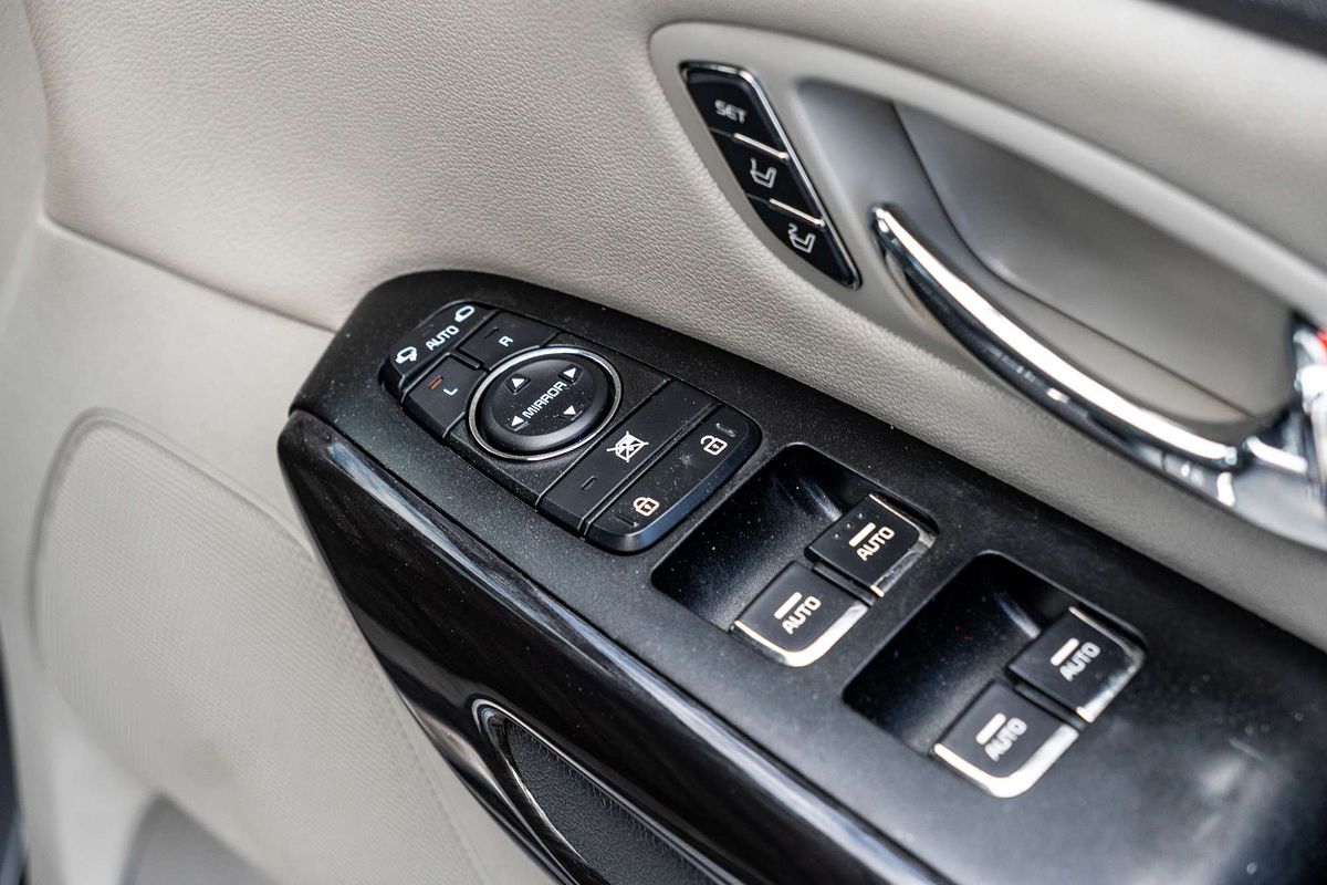 2017 Kia Carnival Platinum YP