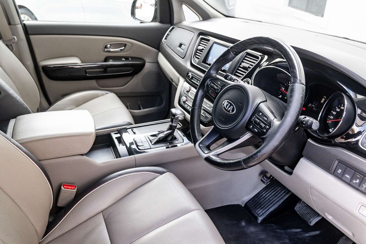 2017 Kia Carnival Platinum YP