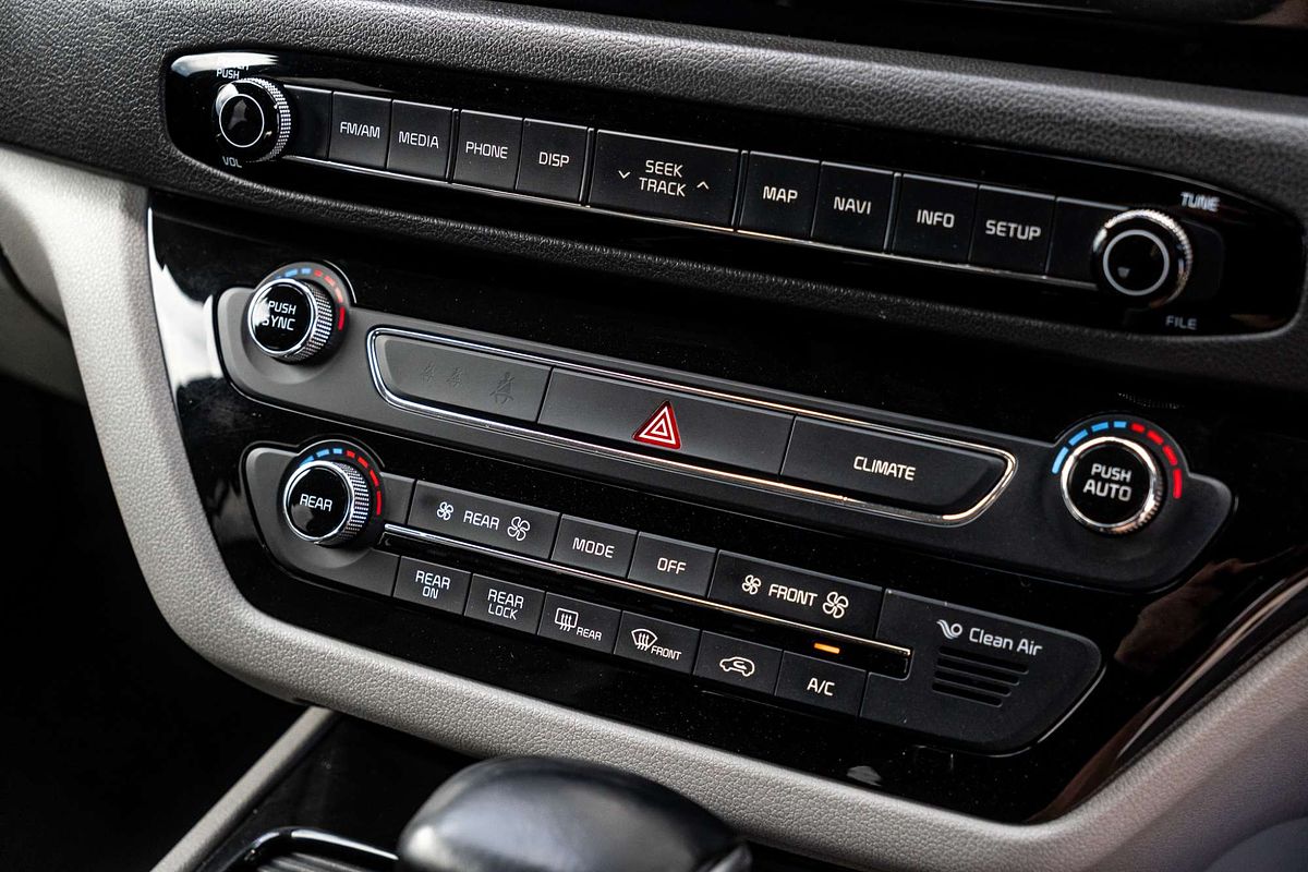 2017 Kia Carnival Platinum YP
