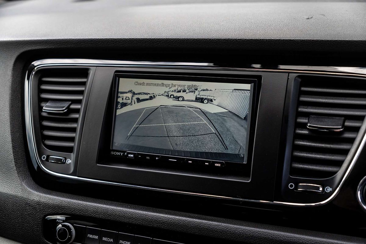 2017 Kia Carnival Platinum YP
