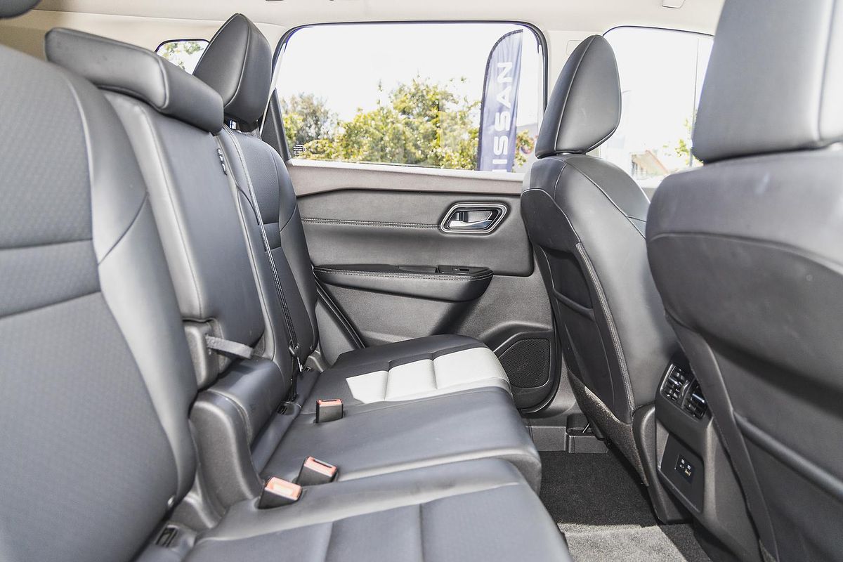 2023 Nissan X-TRAIL ST-L T33