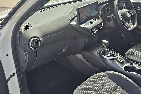 2024 Nissan JUKE ST-L F16