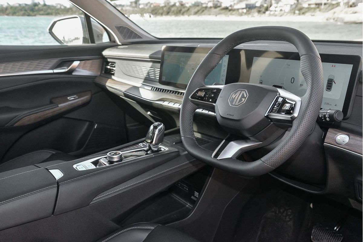 2025 MG QS Essence IS31