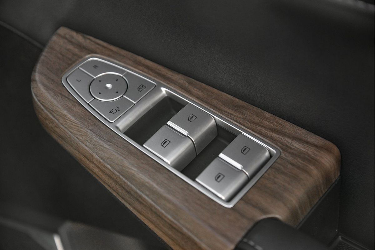 2025 MG QS Essence IS31