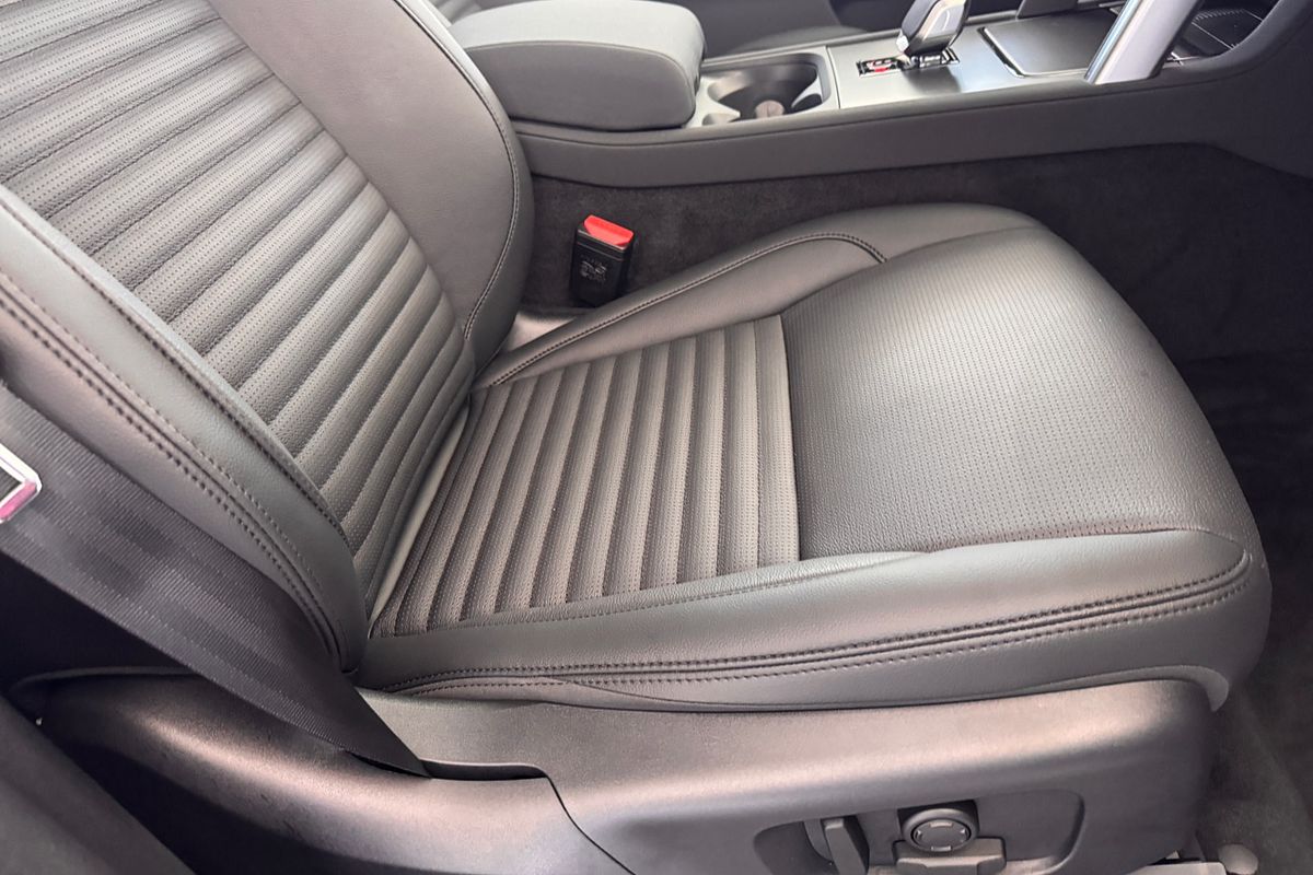 2025 Land Rover Discovery Sport P200 S L550