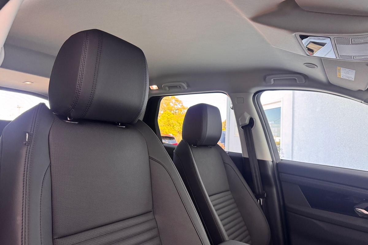 2025 Land Rover Discovery Sport P200 S L550