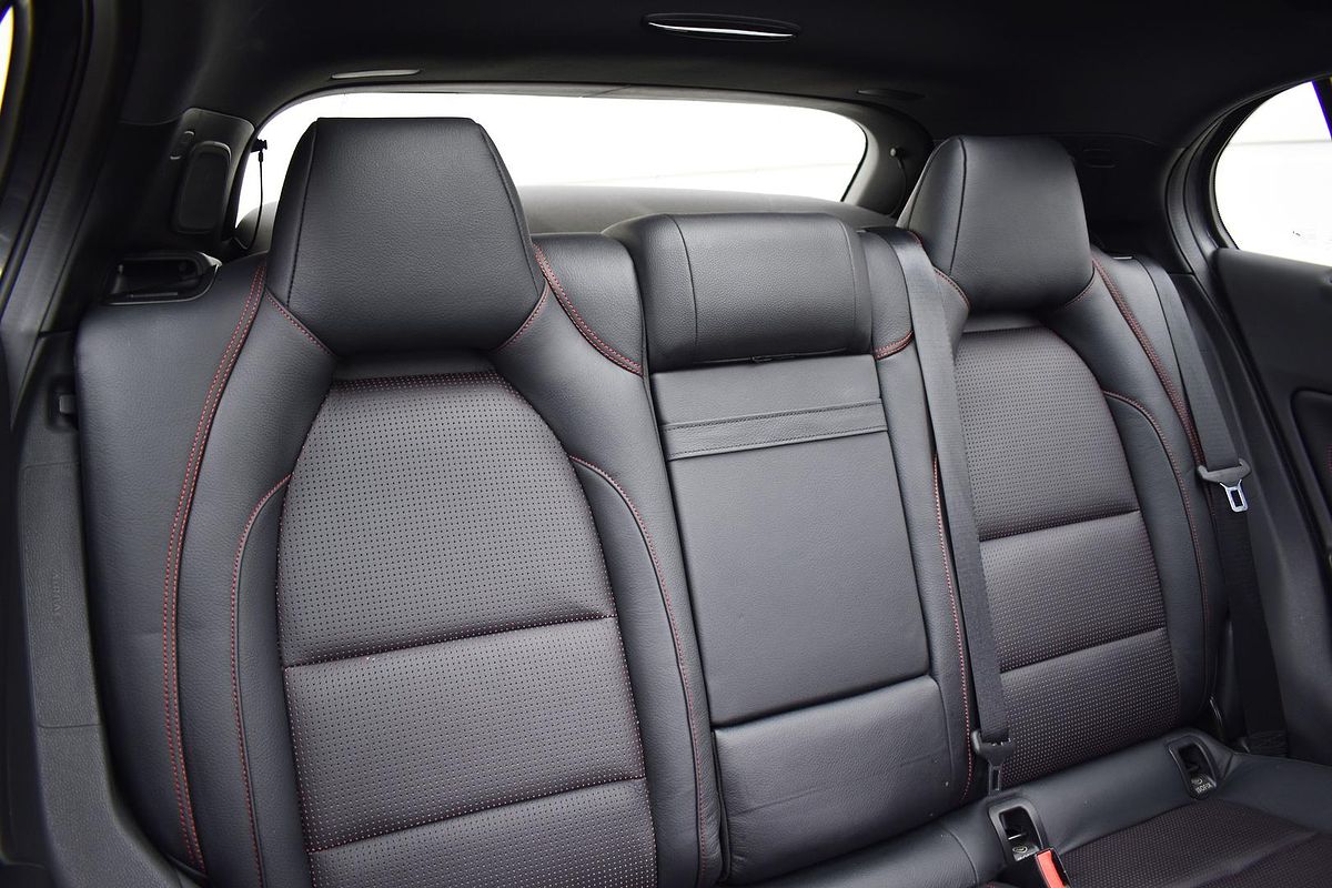 2015 Mercedes-Benz GLA-Class GLA250 X156